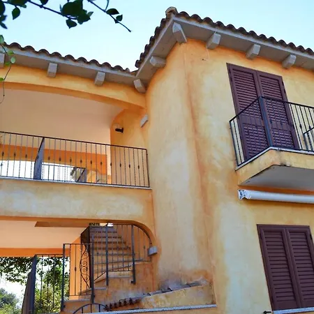 Iss Travel, Ponderosa Terrace - Centrally Located 2-bedroom With Aircondition Daire