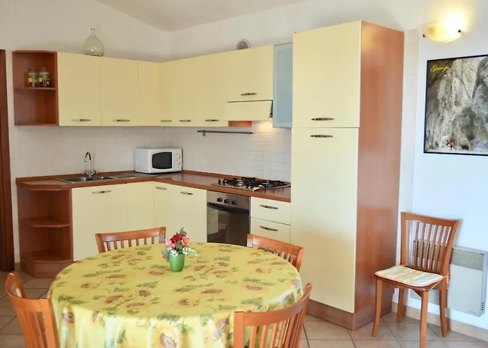 Iss Travel, Ponderosa Terrace - Centrally Located 2-bedroom With Aircondition Apartment San Teodoro (Sardinia)